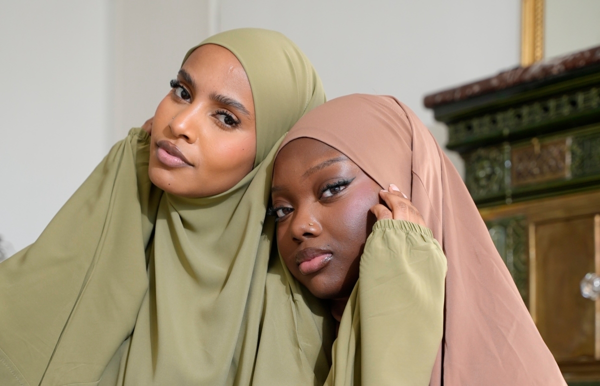 Qu’est-ce qu’un Khimar ? – Un Guide Complet pour Comprendre ce Vêtement Traditionnel